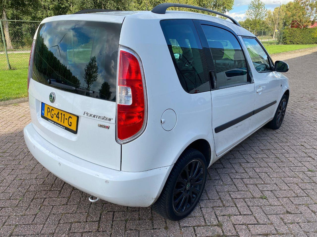 Skoda Roomster 1.2 Go | 2010 | 174.028 km | PG411G | NAP: Geen oordeel - Car: picture 4 Skoda Roomster 1.2 Go | 2010 | 174.028 km | PG411G | NAP: Geen oordeel - Car: picture 4