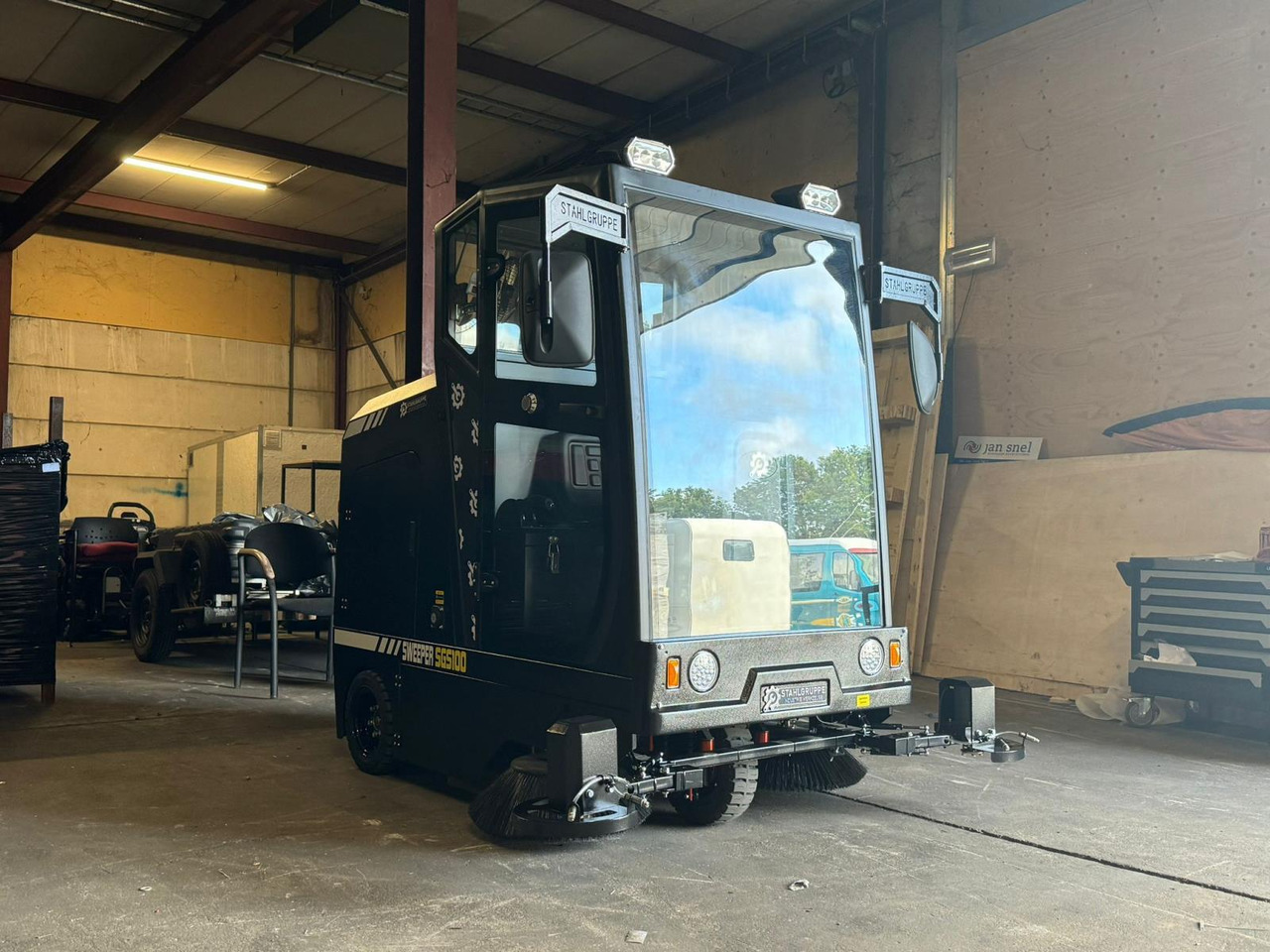Veegmachine Stahlgruppe SGS100 - Workshop equipment: picture 1 Veegmachine Stahlgruppe SGS100 - Workshop equipment: picture 1