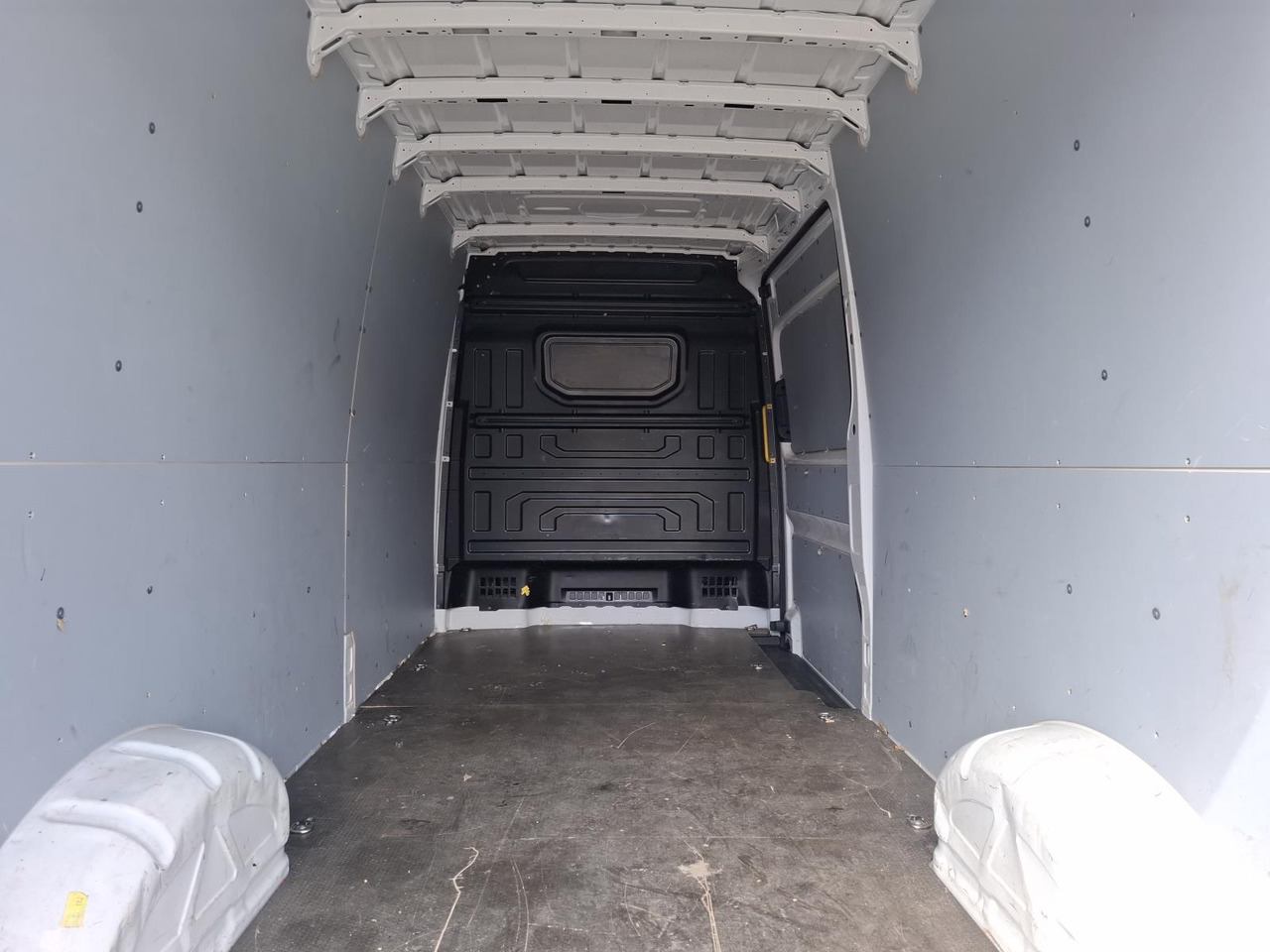 Volkswagen Crafter 35 2.0 TDI L4H3 | 2022 | 135.282 km | VPR-84-T - Panel van: picture 2 Volkswagen Crafter 35 2.0 TDI L4H3 | 2022 | 135.282 km | VPR-84-T - Panel van: picture 2