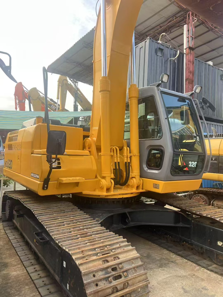 KATO HD820 - Construction machinery: picture 2 KATO HD820 - Construction machinery: picture 2