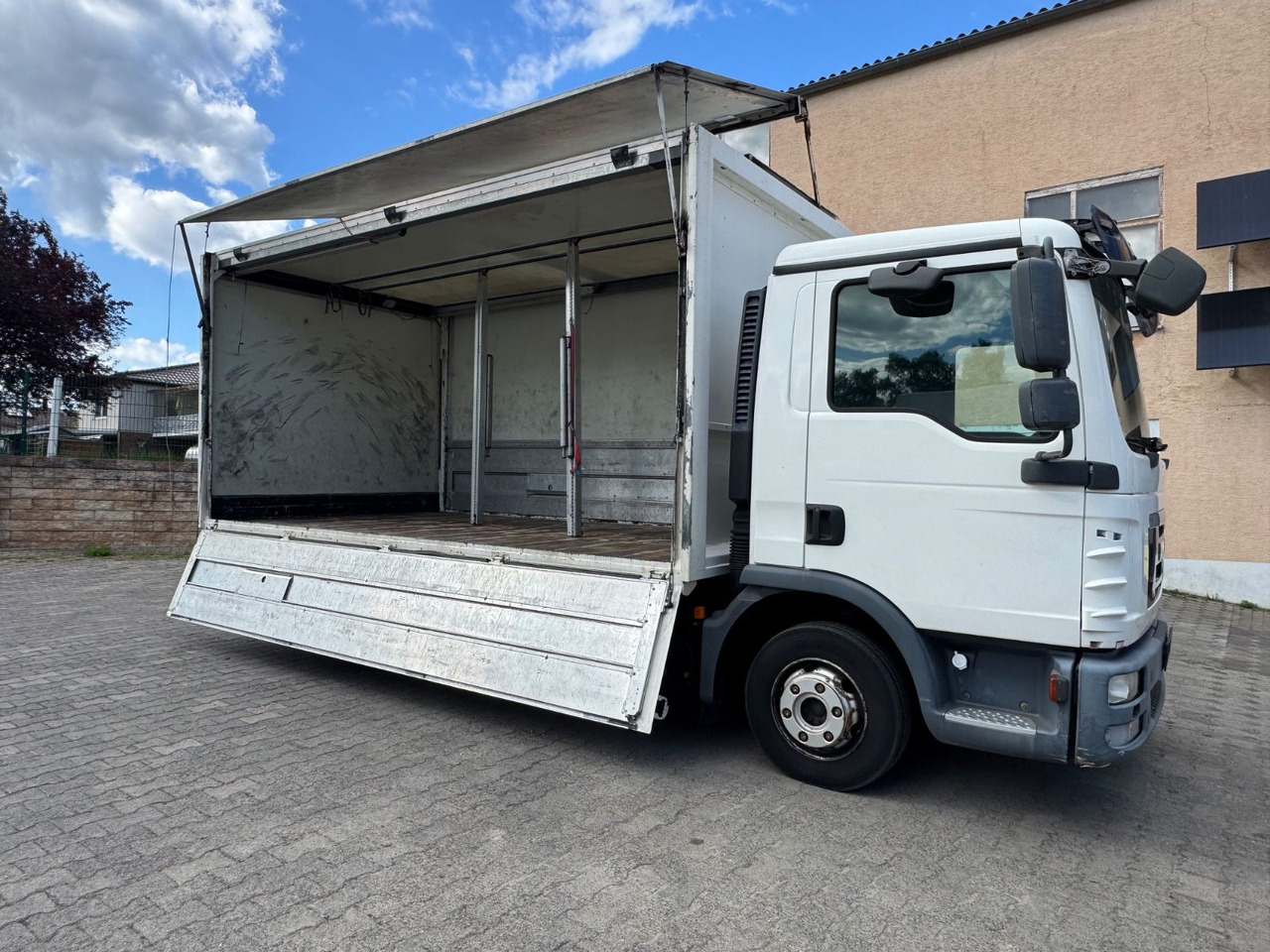 MAN TGL 8.180/2xAHK/Zertifikat/Schwenkwand - Beverage truck: picture 5 MAN TGL 8.180/2xAHK/Zertifikat/Schwenkwand - Beverage truck: picture 5