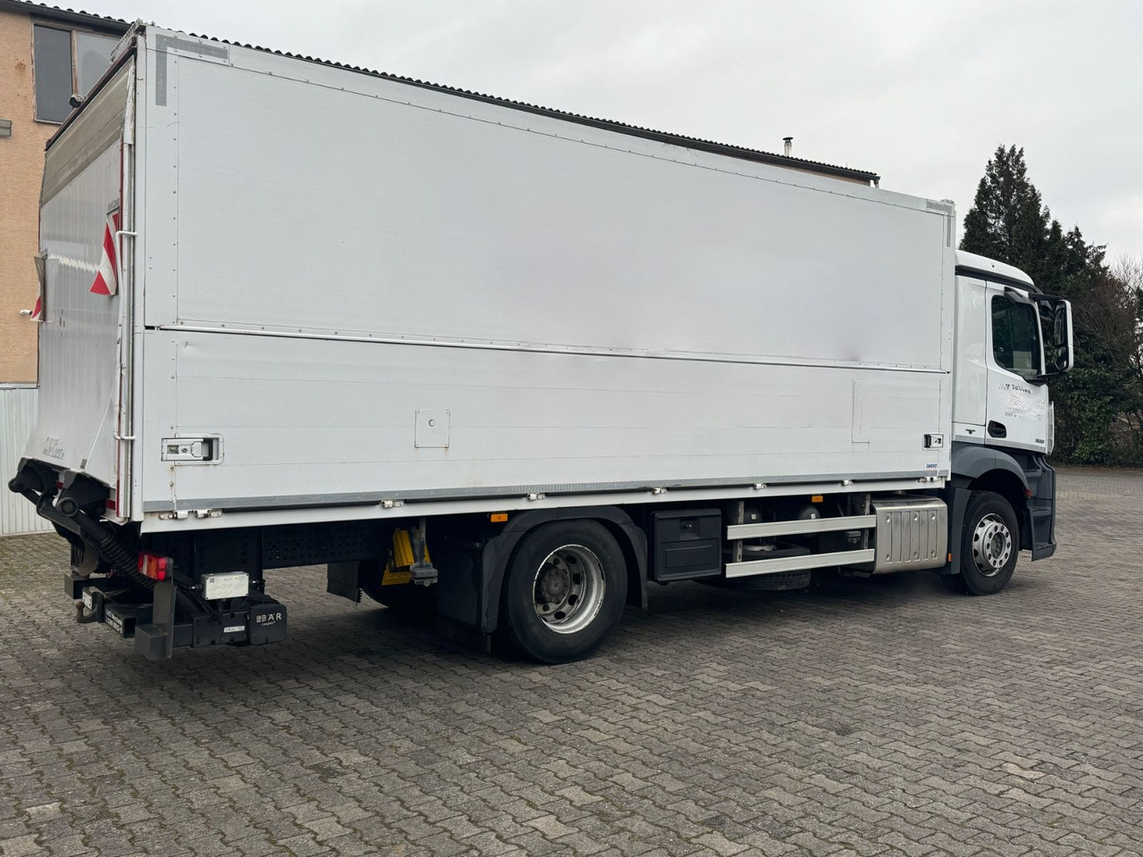 Mercedes-Benz Antos 1836L/4x2/2t.LBW/2xAHK/aus.1Hand/16.Pal. - Beverage truck: picture 4 Mercedes-Benz Antos 1836L/4x2/2t.LBW/2xAHK/aus.1Hand/16.Pal. - Beverage truck: picture 4