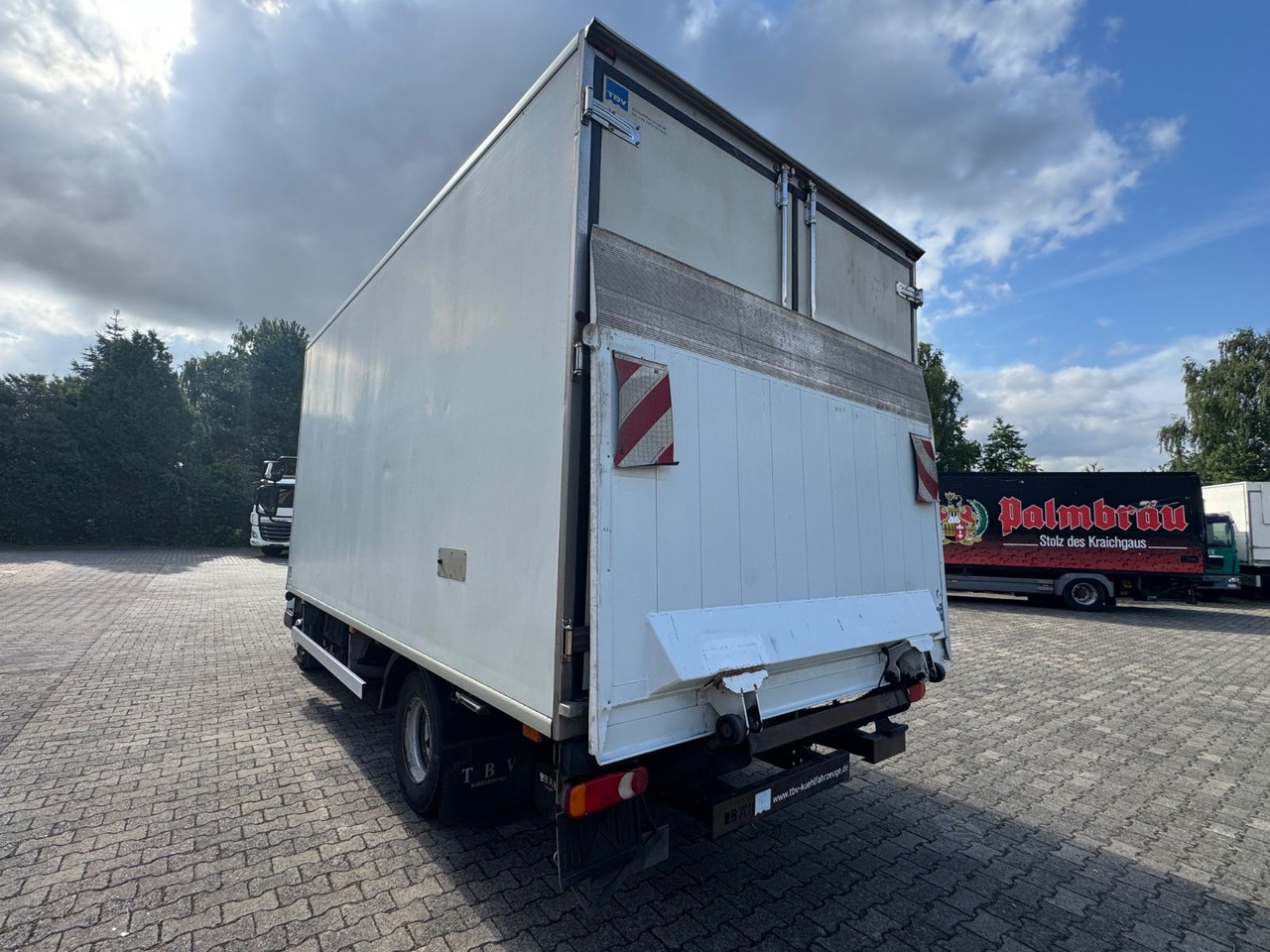 Renault MIDLUM 180/Thermo-King V-500/LBW - Refrigerated van: picture 3 Renault MIDLUM 180/Thermo-King V-500/LBW - Refrigerated van: picture 3