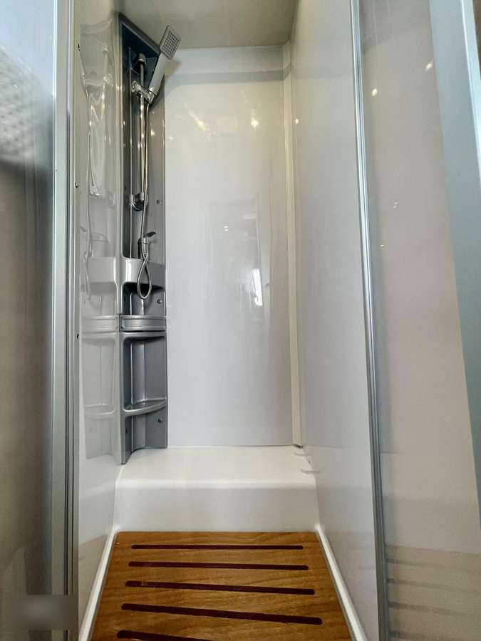 Semi-integrated motorhome DETHLEFFS Just Go T7055 EB: picture 18