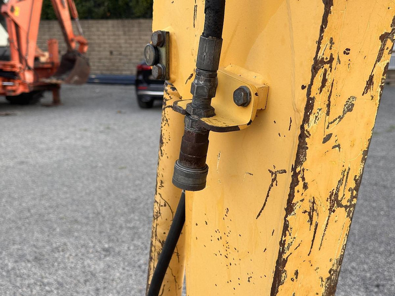 Mini excavator Komatsu PC20MR-2: picture 10