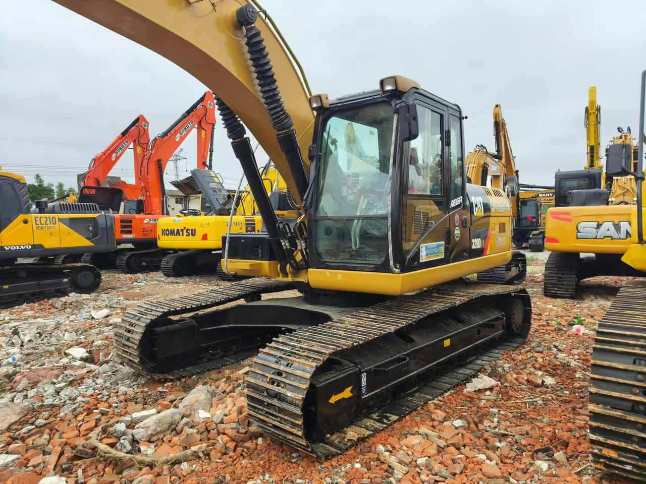 CATERPILLAR 320D2L - Crawler excavator: picture 5 CATERPILLAR 320D2L - Crawler excavator: picture 5