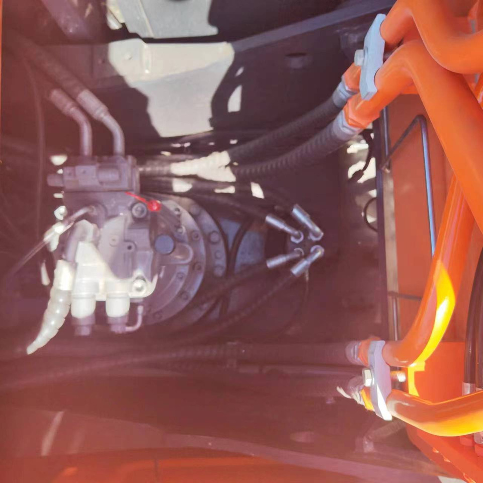 Crawler excavator HITACHI ZX200: picture 12