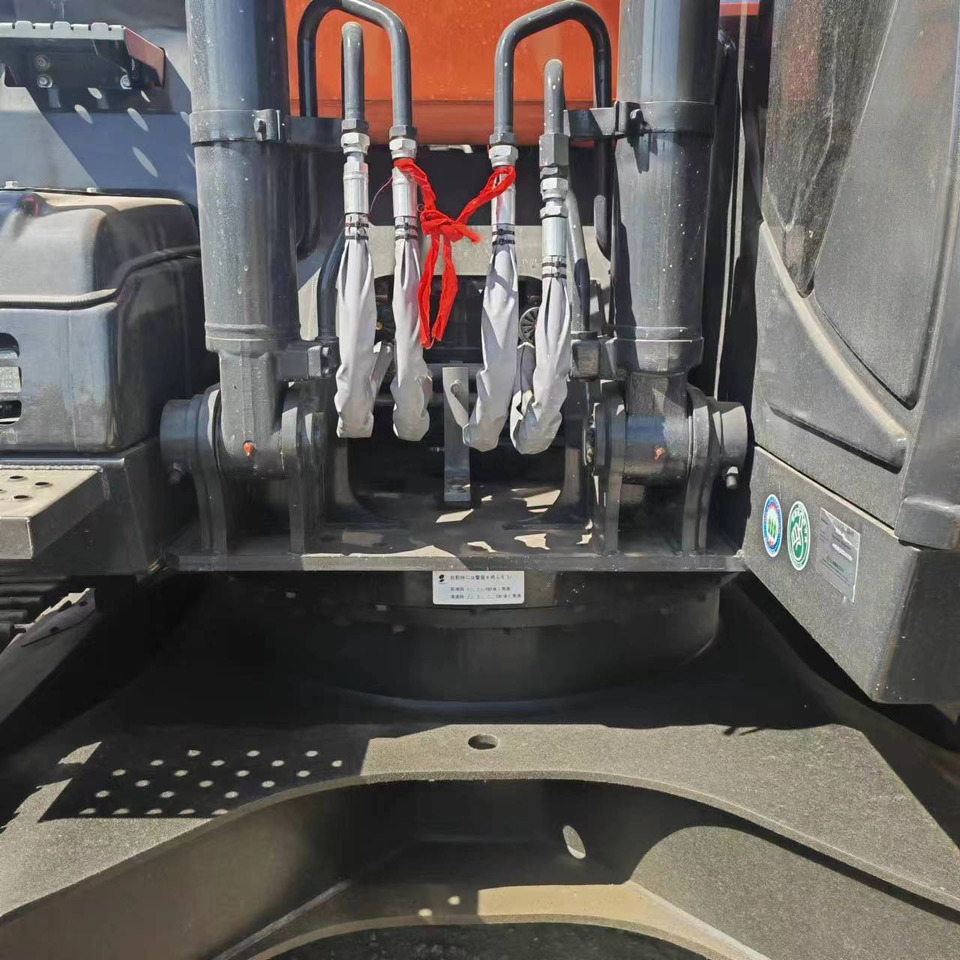 Crawler excavator HITACHI ZX200: picture 7