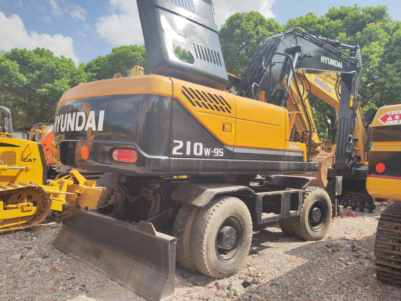 HYUNDAI R210W-9 - Wheel excavator: picture 1 HYUNDAI R210W-9 - Wheel excavator: picture 1