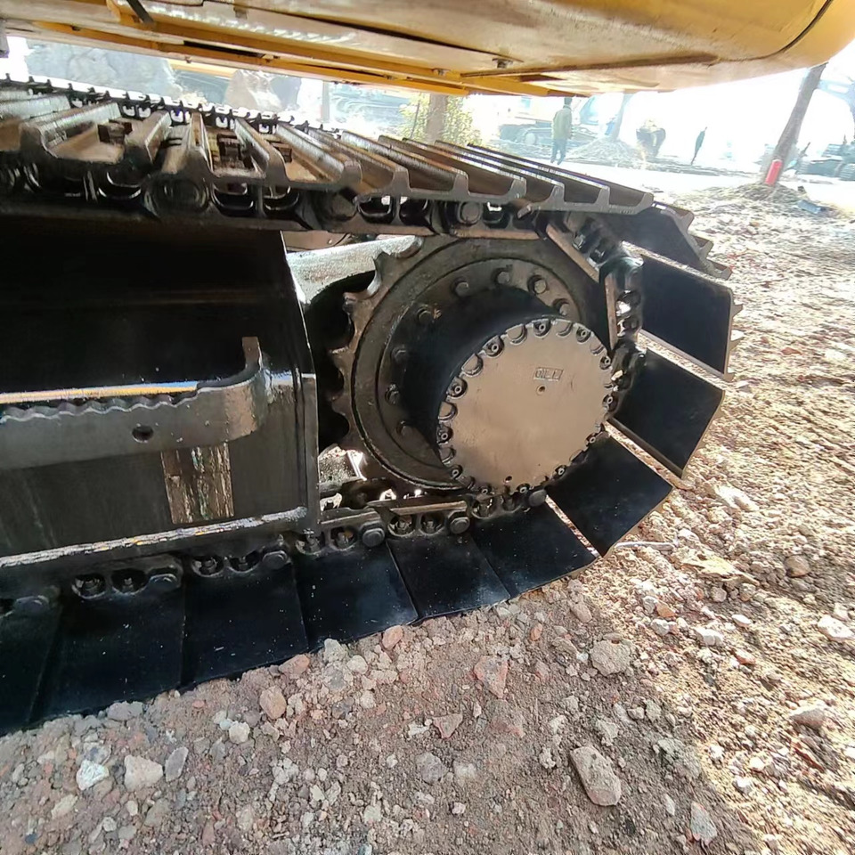 Crawler excavator KOMATSU PC130: picture 7