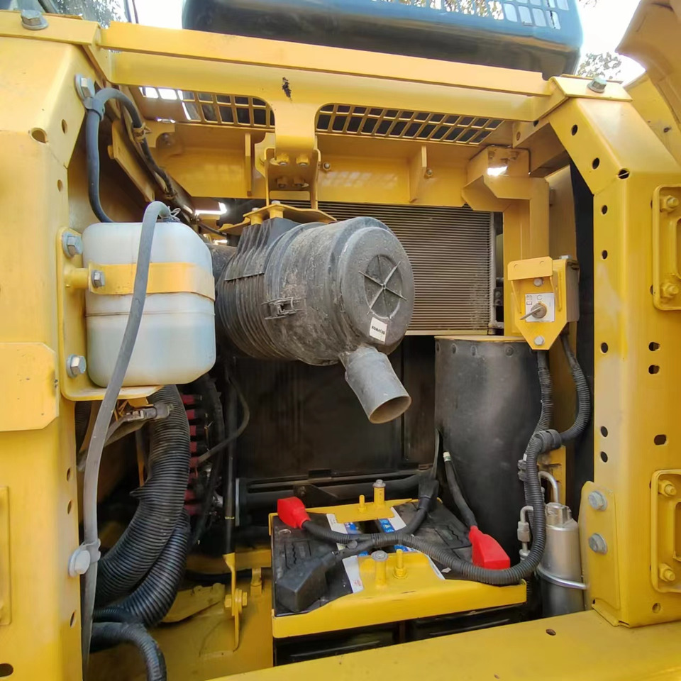 Crawler excavator KOMATSU PC130: picture 6