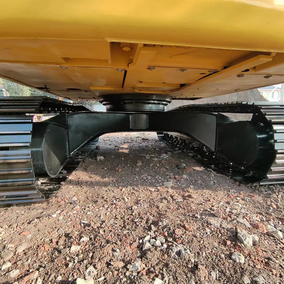 Crawler excavator KOMATSU PC130: picture 15