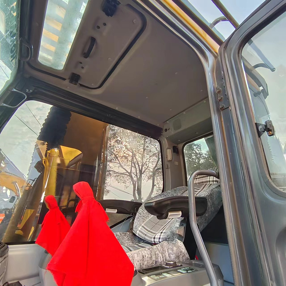 Crawler excavator KOMATSU PC130: picture 9