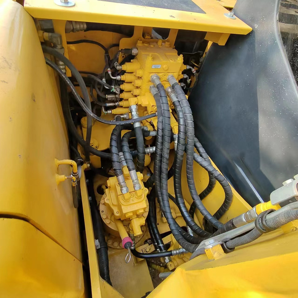 Crawler excavator KOMATSU PC130: picture 13