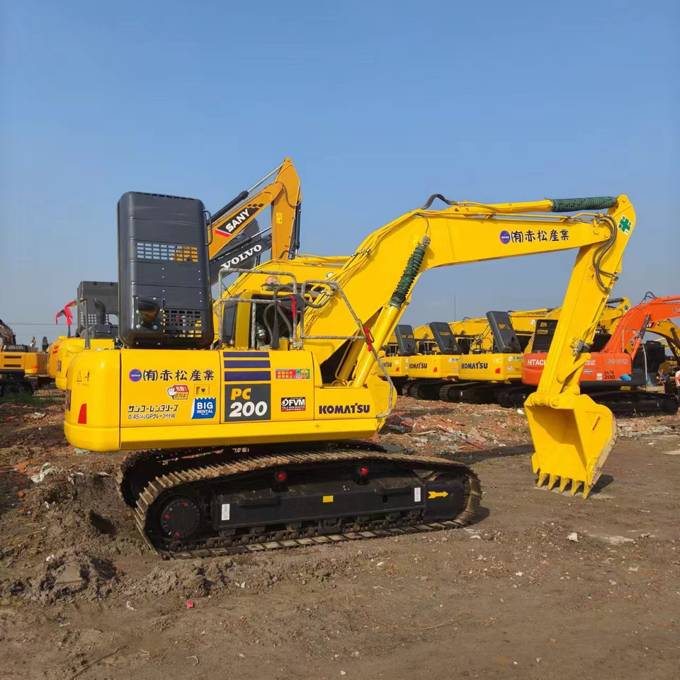 KOMATSU PC200 - Crawler excavator: picture 3 KOMATSU PC200 - Crawler excavator: picture 3