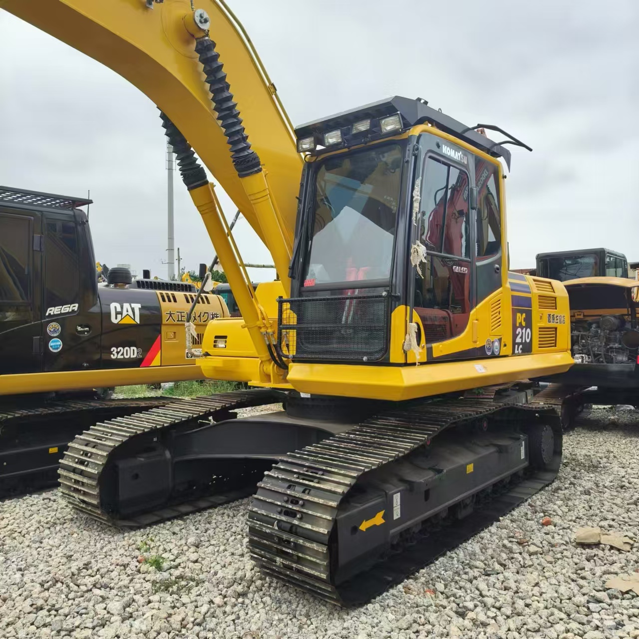 KOMATSU PC210 - Crawler excavator: picture 5 KOMATSU PC210 - Crawler excavator: picture 5