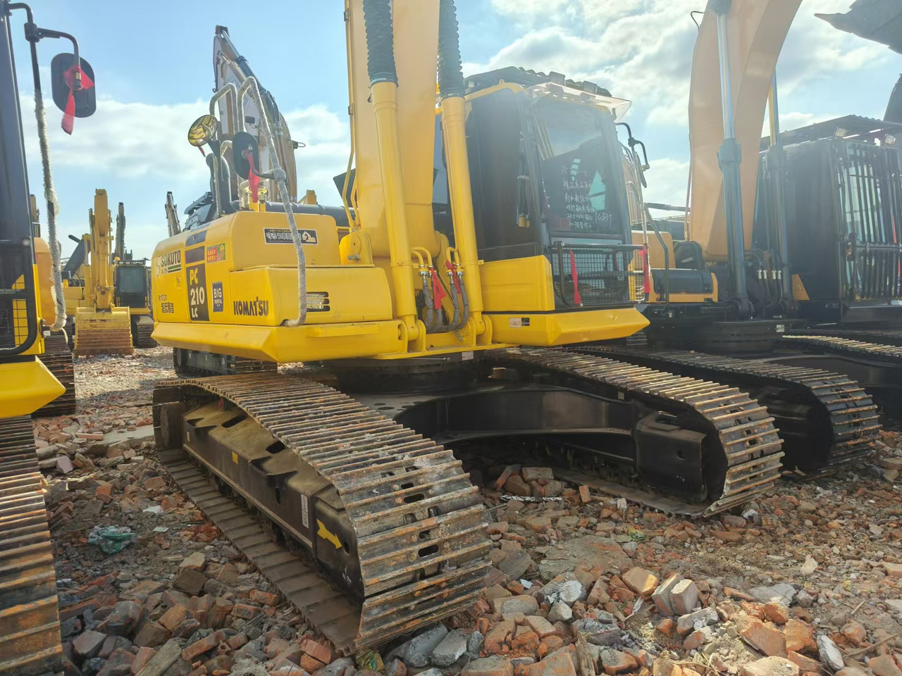 KOMATSU PC210LC-8 - Crawler excavator: picture 5 KOMATSU PC210LC-8 - Crawler excavator: picture 5