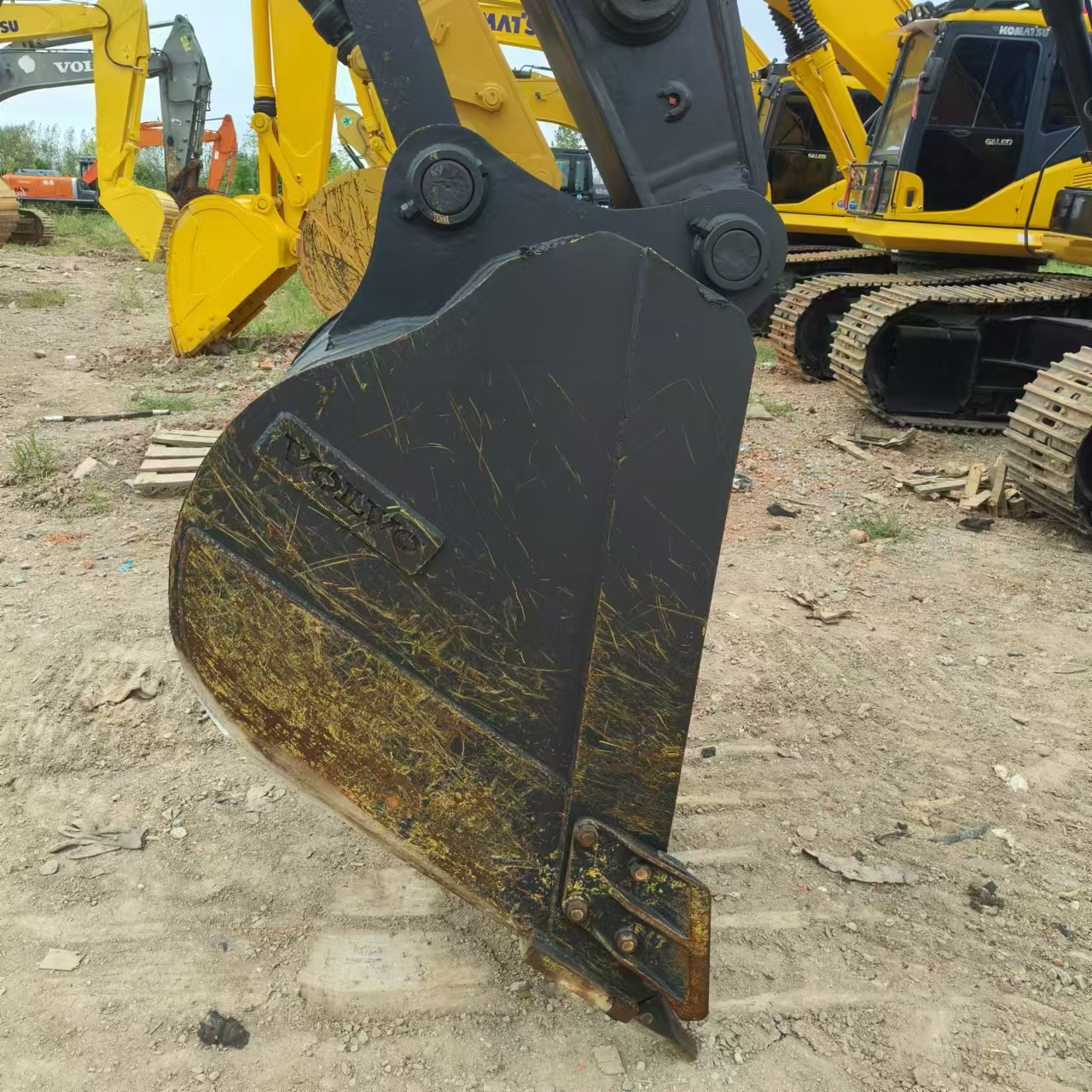 Crawler excavator VOLVO EC240: picture 10