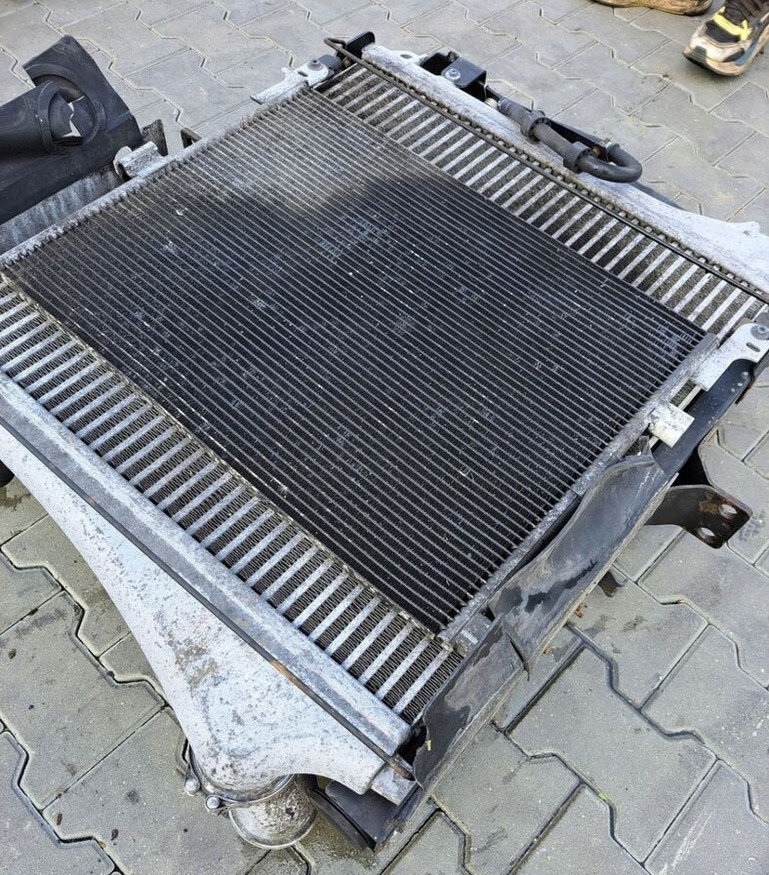 Behr KOMPLET CHŁODNICA VOLVO FE RENAULT PREMIUM DXI 7 - Radiator for Truck: picture 2 Behr KOMPLET CHŁODNICA VOLVO FE RENAULT PREMIUM DXI 7 - Radiator for Truck: picture 2