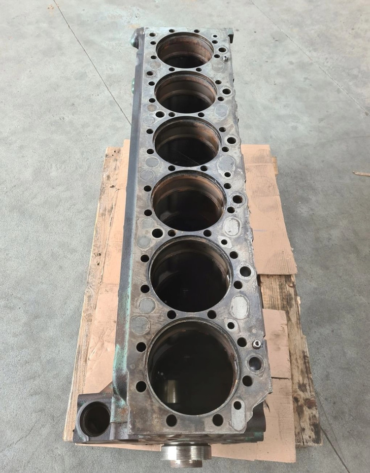 D16*015956* - Cylinder block: picture 4 D16*015956* - Cylinder block: picture 4