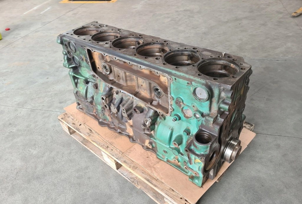 D16*015956* - Cylinder block: picture 2 D16*015956* - Cylinder block: picture 2