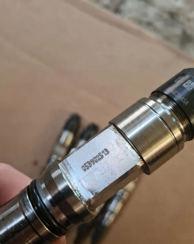 FORD 053902513 8IAGC3AASA - Injector: picture 3 FORD 053902513 8IAGC3AASA - Injector: picture 3