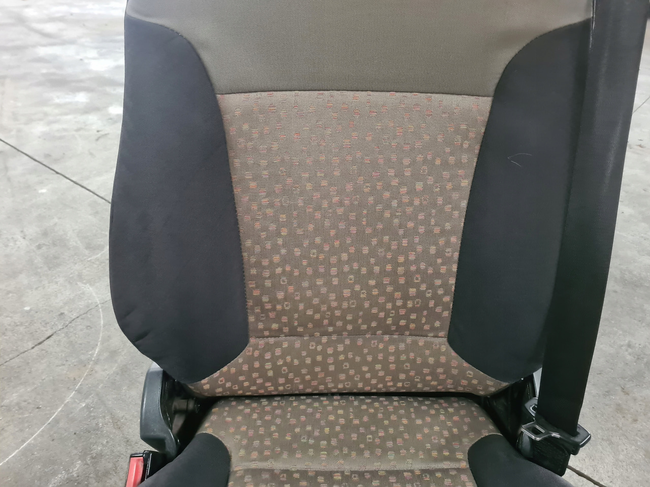FOTEL LEWY PNEUMATYCZNY SIEDZENIE KIEROWCY RENAULT MIDLUM PREMIUM DXI - Seat for Truck: picture 5 FOTEL LEWY PNEUMATYCZNY SIEDZENIE KIEROWCY RENAULT MIDLUM PREMIUM DXI - Seat for Truck: picture 5
