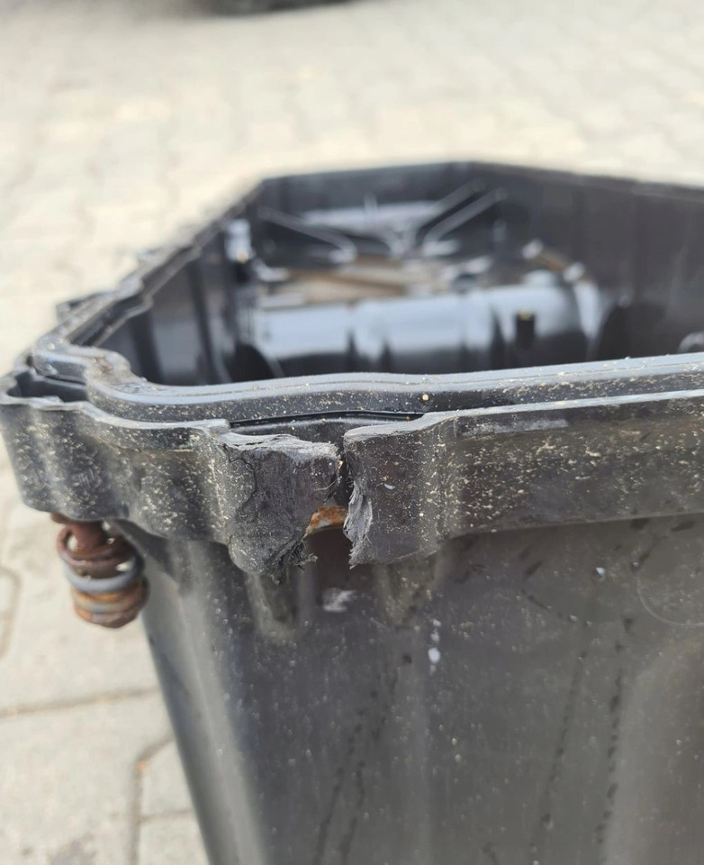 RENAULT MISA MISKA OLEJOWA SILNIKA RENAULT MAGNUM DXI 13 - Oil pan for Truck: picture 4 RENAULT MISA MISKA OLEJOWA SILNIKA RENAULT MAGNUM DXI 13 - Oil pan for Truck: picture 4