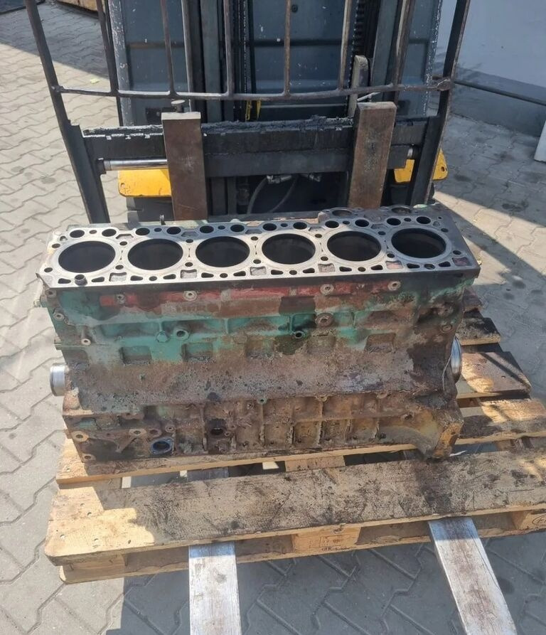 Renault WAŁ KORBOWY VOLVO FL FE PREMIUM MIDLUM DXI 7 D7E Deutz Renault , Volvo FE FL - Cylinder block for Truck: picture 1 Renault WAŁ KORBOWY VOLVO FL FE PREMIUM MIDLUM DXI 7 D7E Deutz Renault , Volvo FE FL - Cylinder block for Truck: picture 1