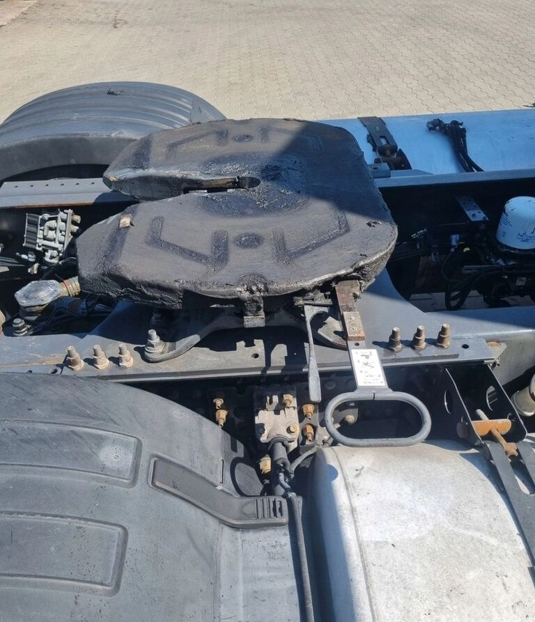 SAF FH FM 9 12 13 4 21587561   Volvo - Fifth wheel coupling for Truck: picture 4 SAF FH FM 9 12 13 4 21587561   Volvo - Fifth wheel coupling for Truck: picture 4