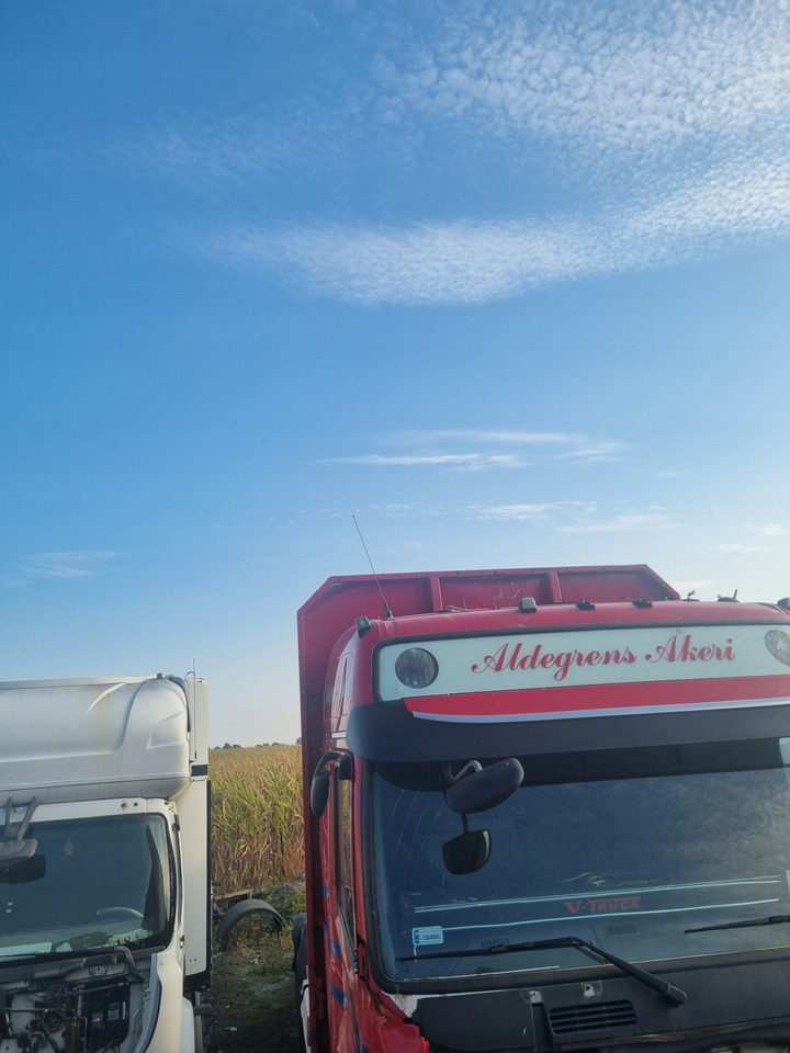 VOLVO BLENDA DASZEK OSŁONA PRZECIWSŁONECZNA MOCOWANIA VOLVO FH 13 16 LIFT - Sun visor for Truck: picture 3 VOLVO BLENDA DASZEK OSŁONA PRZECIWSŁONECZNA MOCOWANIA VOLVO FH 13 16 LIFT - Sun visor for Truck: picture 3