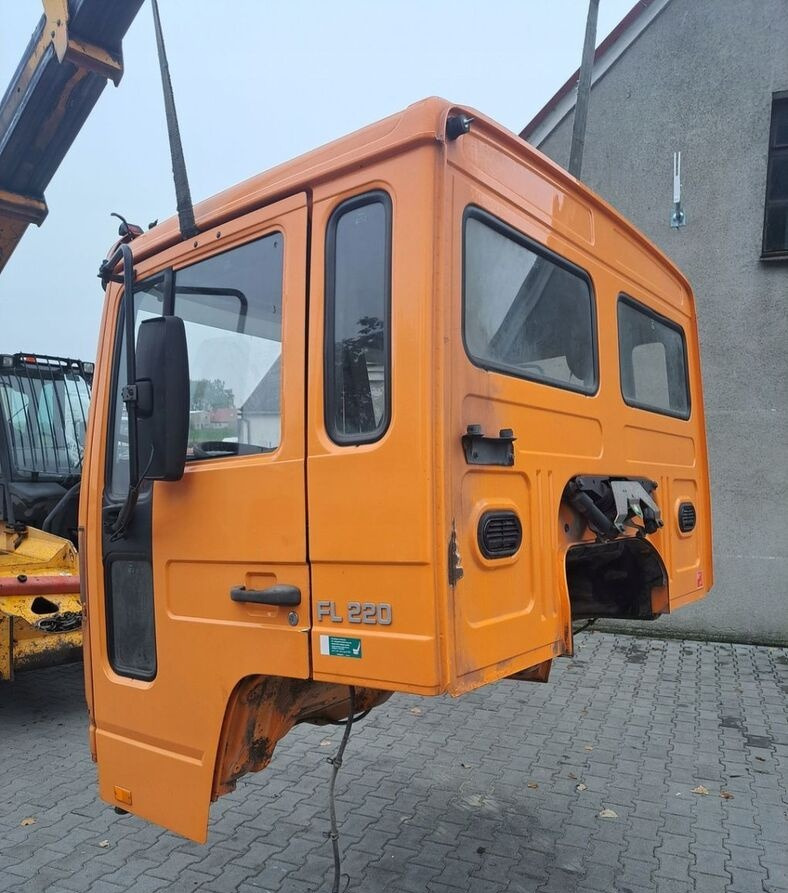 VOLVO KABINA KOMPLETNA DZIENNA VOLVO FL 6 00-06 - Cab for Truck: picture 3 VOLVO KABINA KOMPLETNA DZIENNA VOLVO FL 6 00-06 - Cab for Truck: picture 3