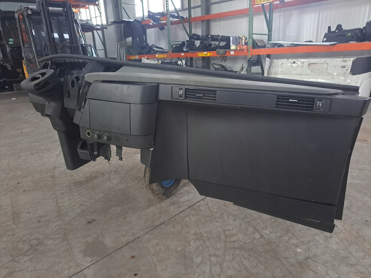 VOLVO KONSOLA KOKPIT DESKA VOLVO FH 4 EURO 6 - Dashboard for Truck: picture 4 VOLVO KONSOLA KOKPIT DESKA VOLVO FH 4 EURO 6 - Dashboard for Truck: picture 4