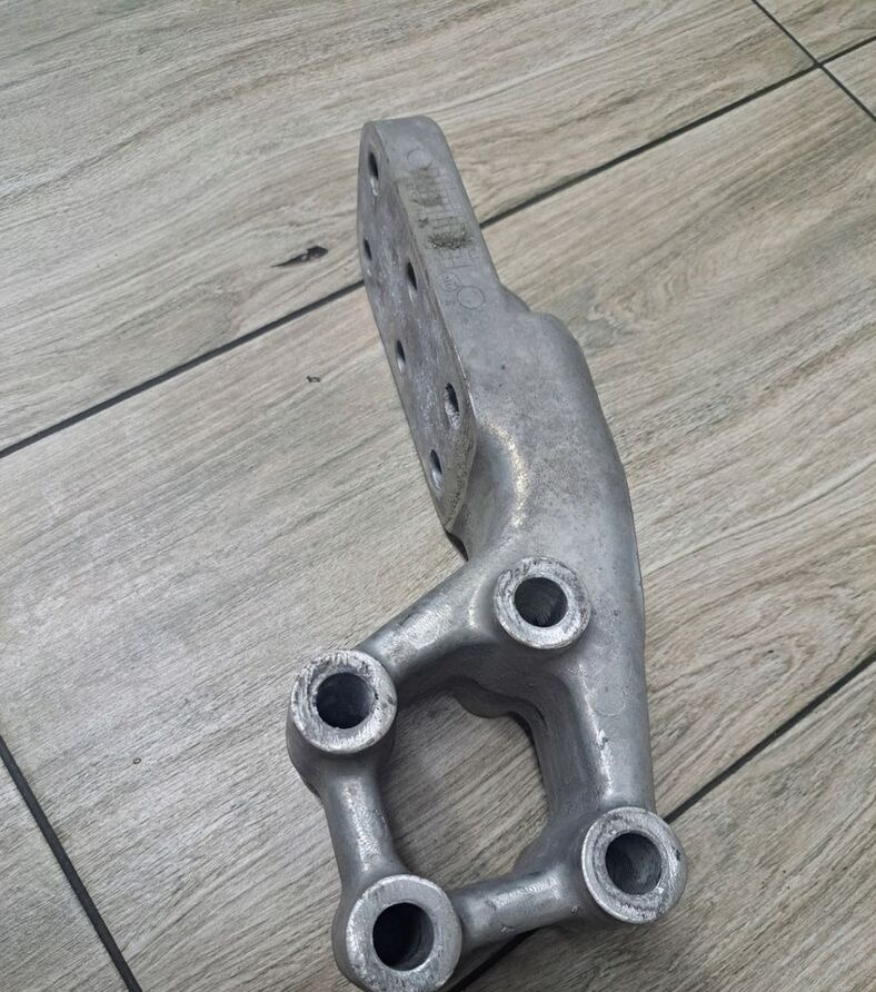 VOLVO MOCOWANIE ALUMINIOWE ZAWIESZENIA KABINY TYŁ VOLVO FH 5 FH 4 - Cab suspension for Truck: picture 1 VOLVO MOCOWANIE ALUMINIOWE ZAWIESZENIA KABINY TYŁ VOLVO FH 5 FH 4 - Cab suspension for Truck: picture 1