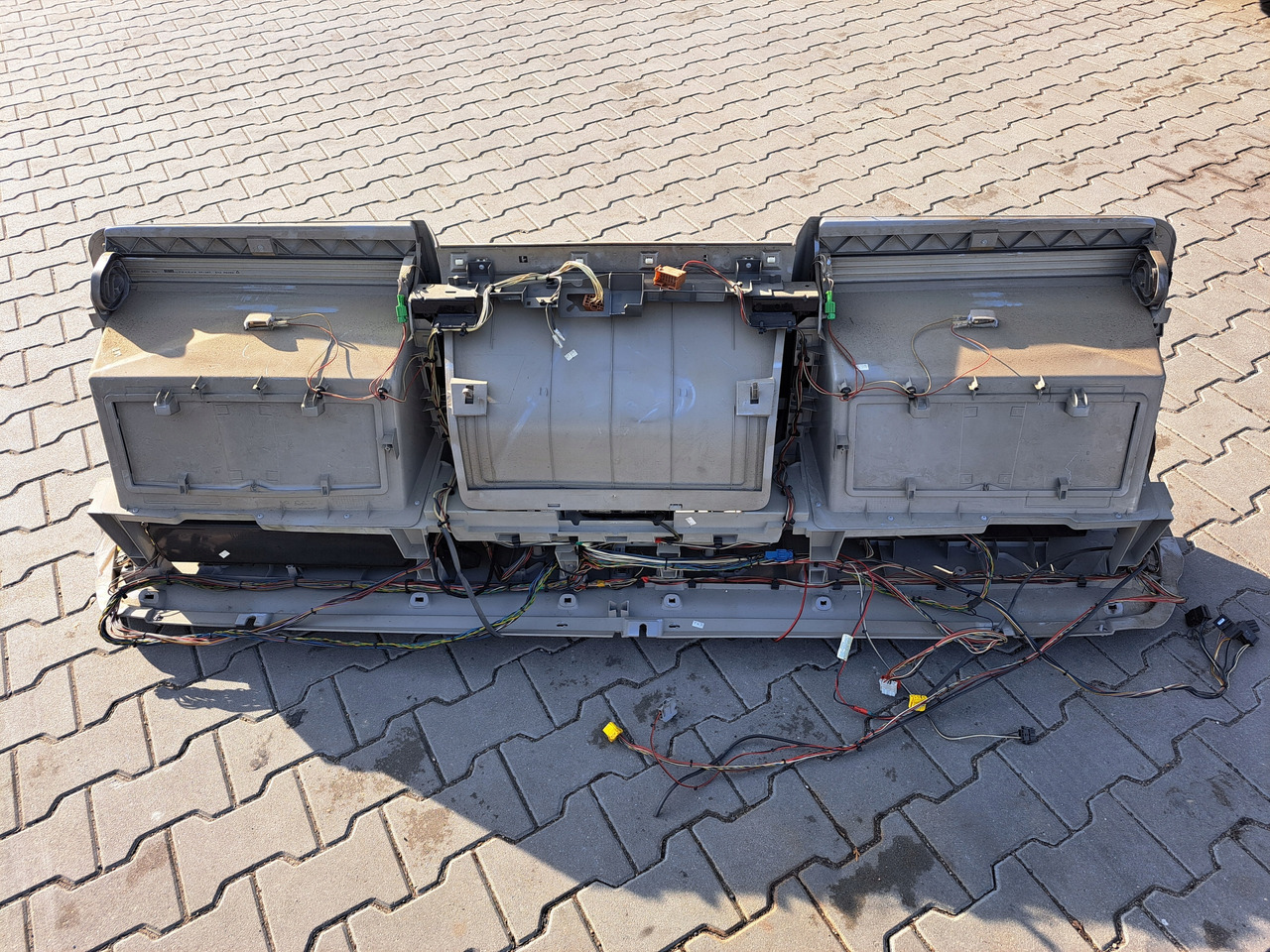 VOLVO PÓŁKA KONSOLA GÓRNA SCHOWEK VOLVO FM FH 13 LIFT GLOBETROTTER - Dashboard for Truck: picture 5 VOLVO PÓŁKA KONSOLA GÓRNA SCHOWEK VOLVO FM FH 13 LIFT GLOBETROTTER - Dashboard for Truck: picture 5