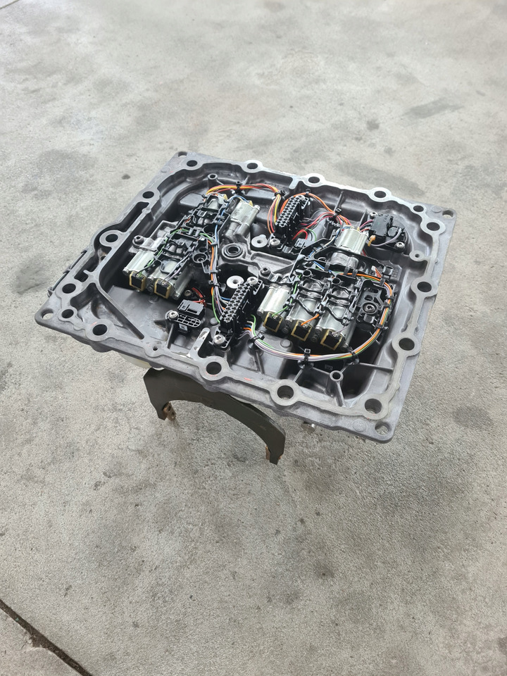 VOLVO WYBIERAK SKRZYNI BIEGÓW "TRAG G" Z RETARDEREM VOLVO FH 4 5 RENAULT GAMA T - Gearbox and parts for Truck: picture 2 VOLVO WYBIERAK SKRZYNI BIEGÓW "TRAG G" Z RETARDEREM VOLVO FH 4 5 RENAULT GAMA T - Gearbox and parts for Truck: picture 2