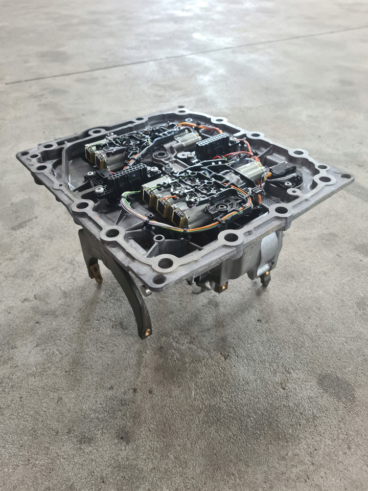 VOLVO WYBIERAK SKRZYNI BIEGÓW "TRAG G" Z RETARDEREM VOLVO FH 4 5 RENAULT GAMA T - Gearbox and parts for Truck: picture 1 VOLVO WYBIERAK SKRZYNI BIEGÓW "TRAG G" Z RETARDEREM VOLVO FH 4 5 RENAULT GAMA T - Gearbox and parts for Truck: picture 1