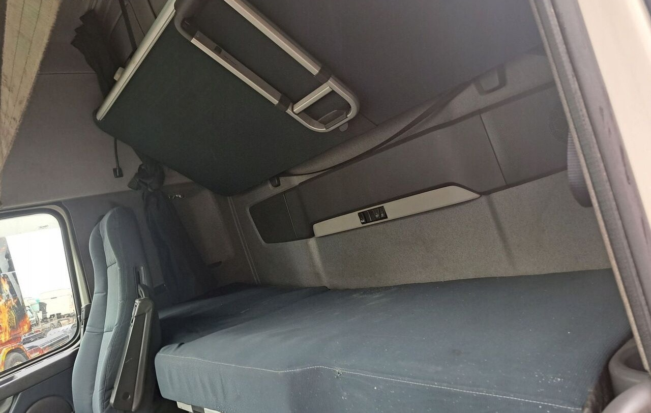 Volvo LIFT XL 12/13R   FH 13 - Cab for Truck: picture 5 Volvo LIFT XL 12/13R   FH 13 - Cab for Truck: picture 5