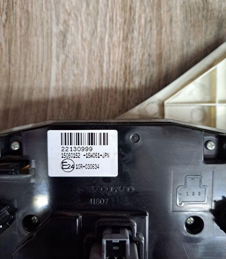 Volvo PANEL NAWIEWU OGRZEWANIA KLIMATYZACJI VOLVO FH 4 22130999 - Dashboard for Truck: picture 1 Volvo PANEL NAWIEWU OGRZEWANIA KLIMATYZACJI VOLVO FH 4 22130999 - Dashboard for Truck: picture 1