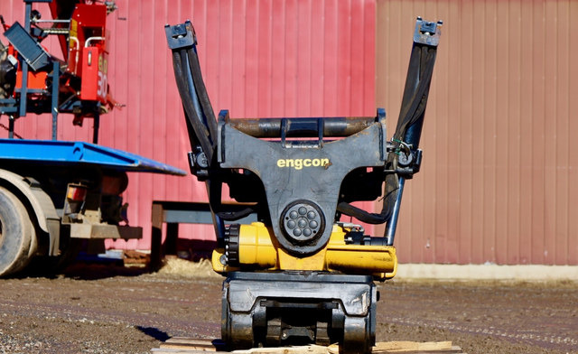 EngconEngcon EC233S-QS80-SS10 - Tiltrotator: picture 3 EngconEngcon EC233S-QS80-SS10 - Tiltrotator: picture 3