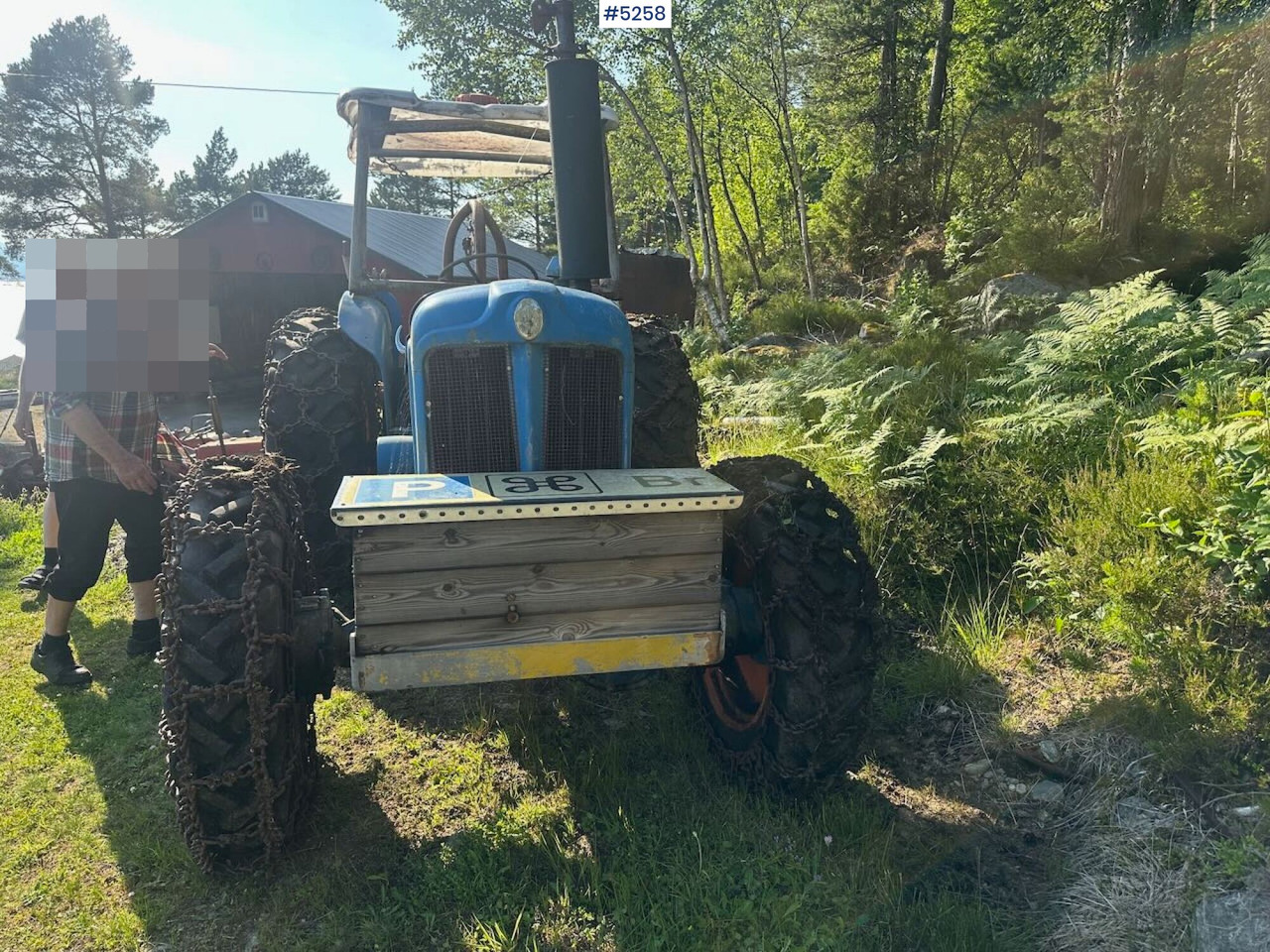 1963 Fordson Major 4x4 with splitter gearbox, Ako winch, and tire chains. SEE VIDEO. - Farm tractor: picture 4 1963 Fordson Major 4x4 with splitter gearbox, Ako winch, and tire chains. SEE VIDEO. - Farm tractor: picture 4