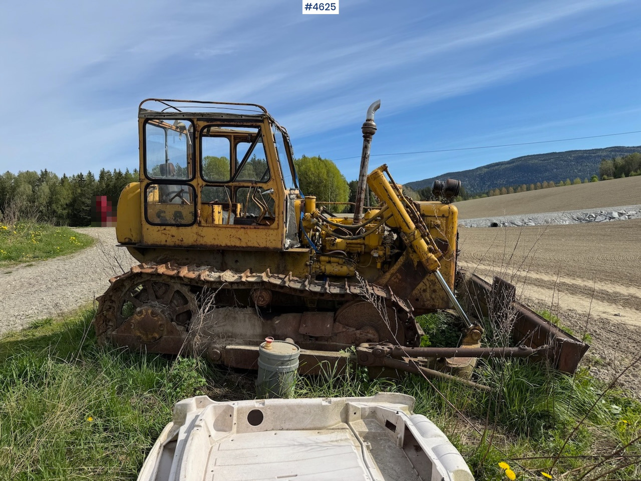 1967 CAT D4C - Bulldozer: picture 1 1967 CAT D4C - Bulldozer: picture 1