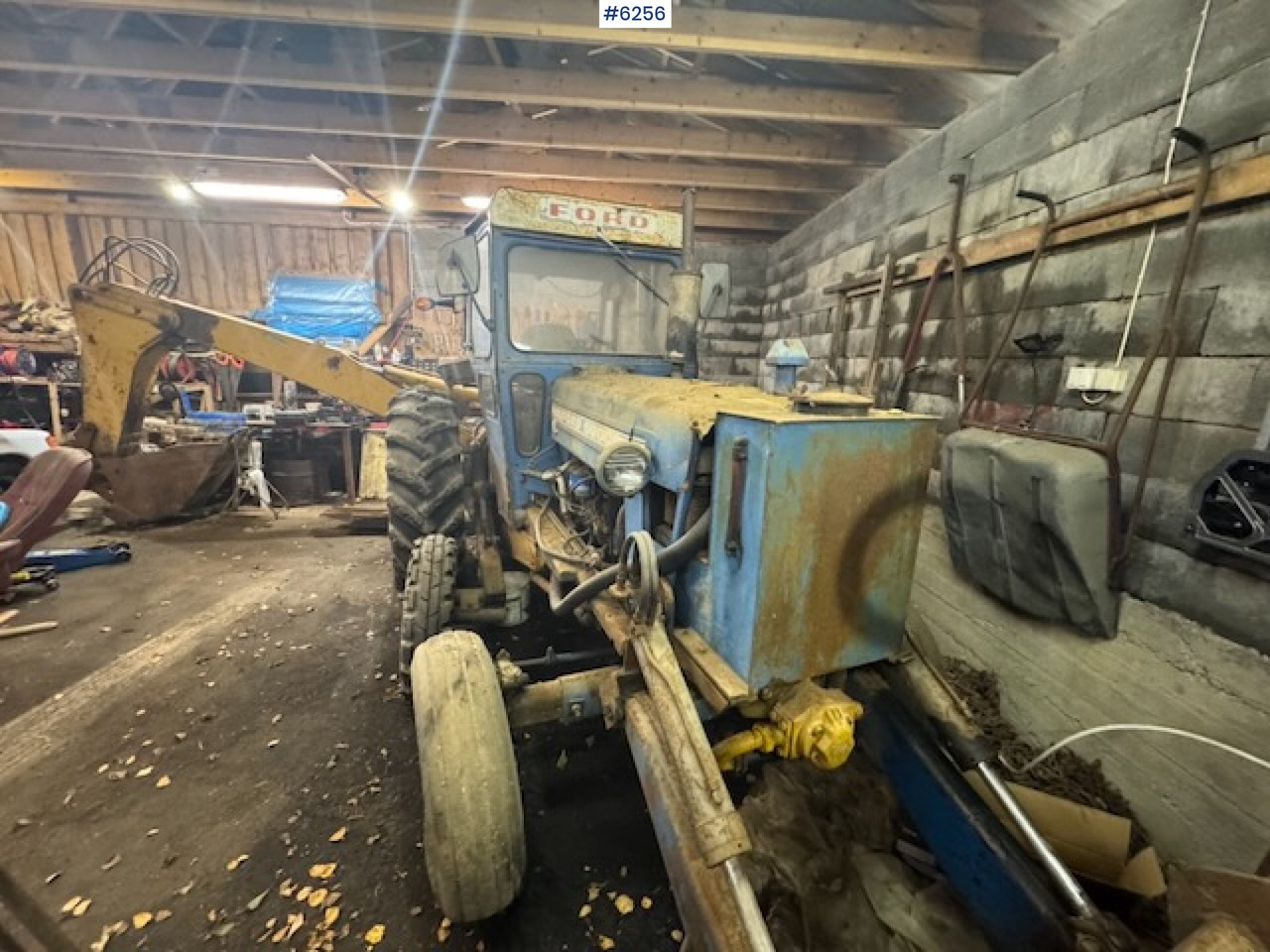 1968 Ford 5000 w/ digger, front cutter and 3 buckets! on lease 1968 Ford 5000 w/ digger, front cutter and 3 buckets!: picture 13