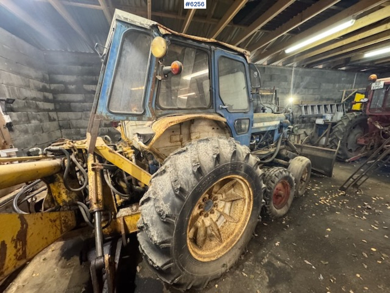 1968 Ford 5000 w/ digger, front cutter and 3 buckets! on lease 1968 Ford 5000 w/ digger, front cutter and 3 buckets!: picture 8