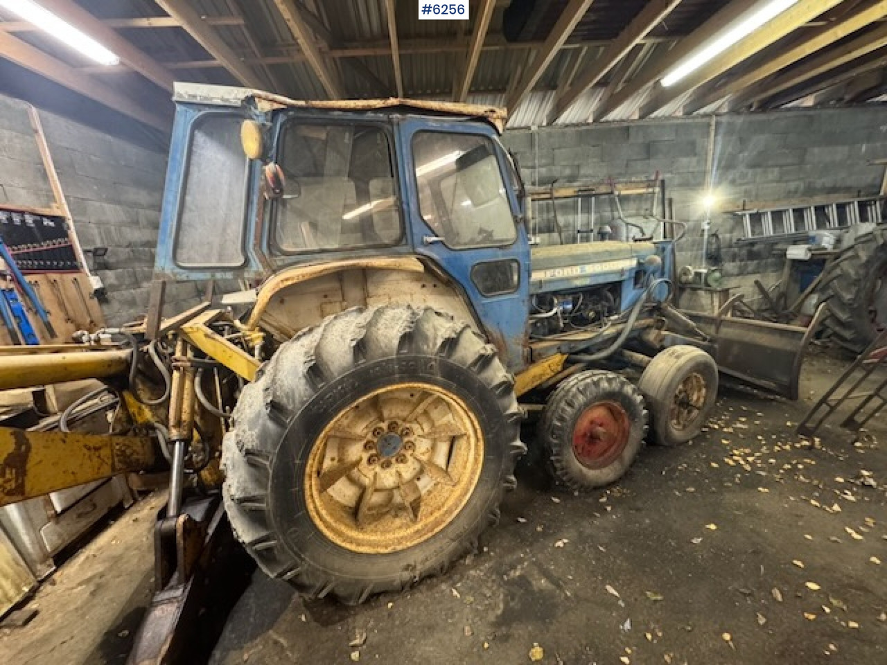 1968 Ford 5000 w/ digger, front cutter and 3 buckets! on lease 1968 Ford 5000 w/ digger, front cutter and 3 buckets!: picture 9