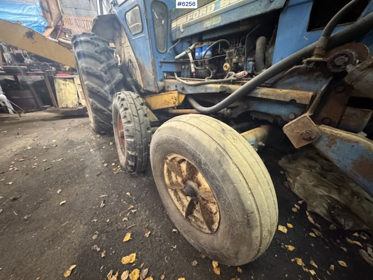 1968 Ford 5000 w/ digger, front cutter and 3 buckets! on lease 1968 Ford 5000 w/ digger, front cutter and 3 buckets!: picture 17