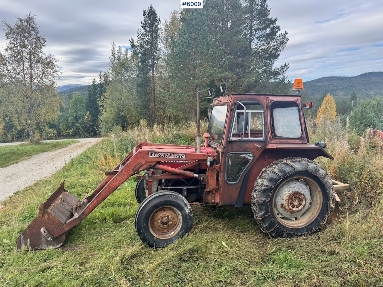 1971 Massey-Ferguson 135 incl. front loader, bucket, rear scraper, and log splitter/firewood machine - Farm tractor: picture 4 1971 Massey-Ferguson 135 incl. front loader, bucket, rear scraper, and log splitter/firewood machine - Farm tractor: picture 4