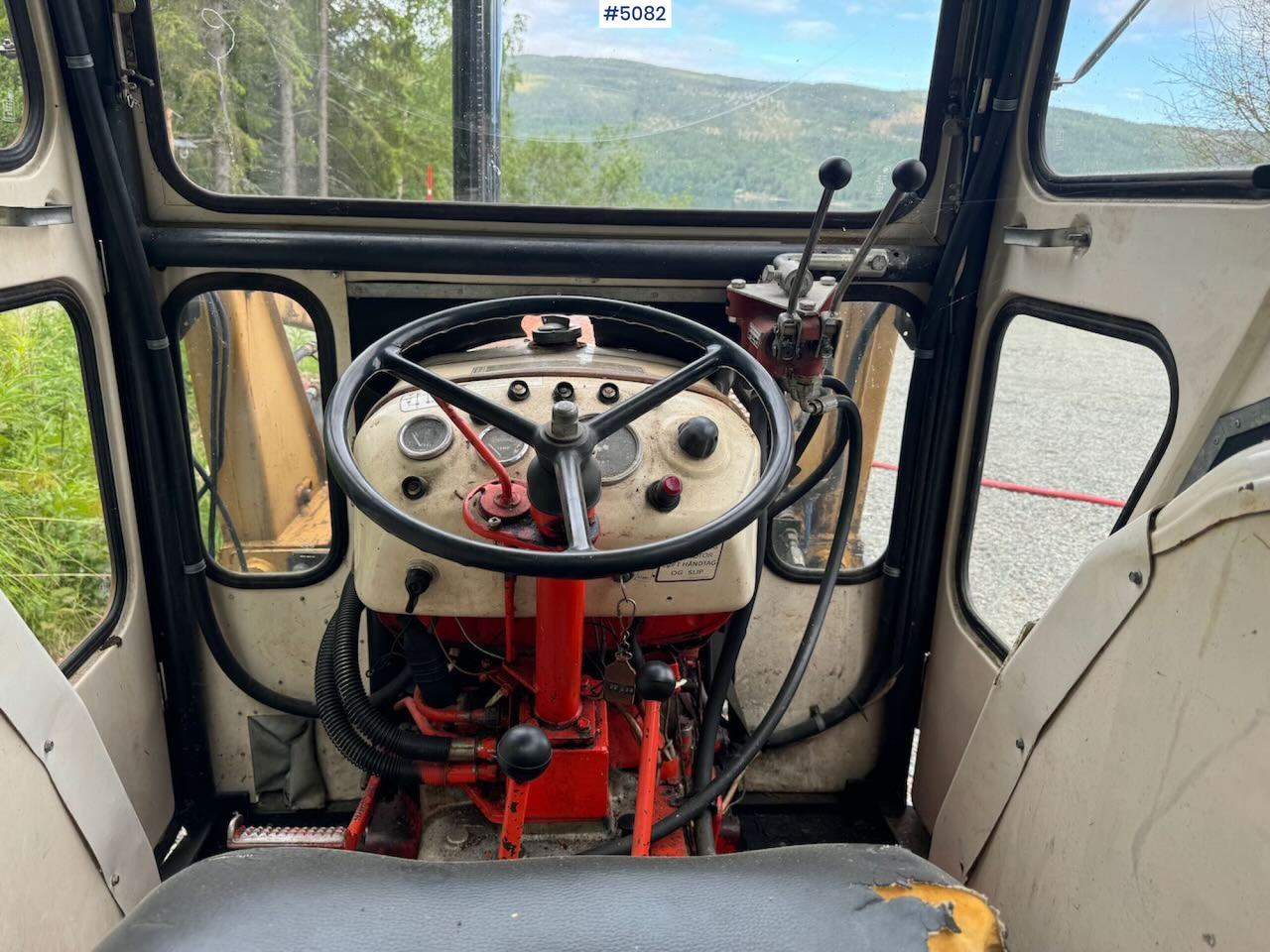 Farm tractor 1980 David Brown 885 w/ front loader and bucket: picture 7