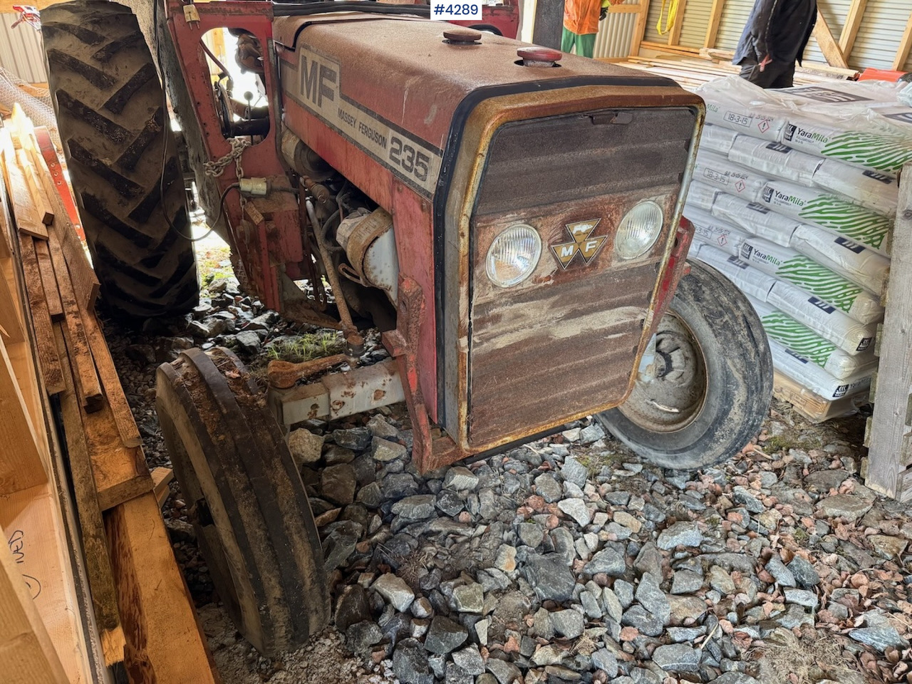 1980 Massey Ferguson 235 w/loader - Farm tractor: picture 4 1980 Massey Ferguson 235 w/loader - Farm tractor: picture 4