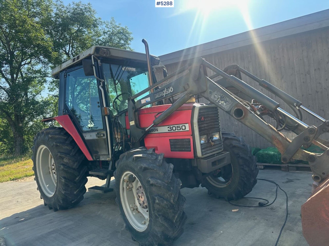 1987 Massey-Ferguson with front loader and round bale lifter. SEE VIDEO. - Farm tractor: picture 2 1987 Massey-Ferguson with front loader and round bale lifter. SEE VIDEO. - Farm tractor: picture 2